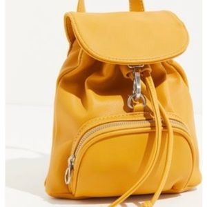URBAN OUTFITTERS MUSTARD MINI BACKPACK💛💛💛💛